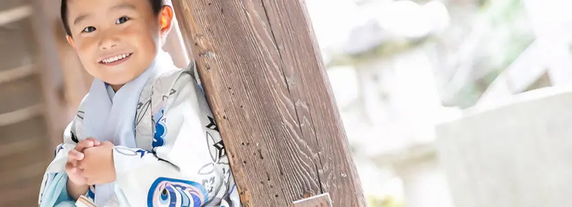 神社の特徴的をいかした1枚が残せる!兄弟で七五三ならかなりお得!